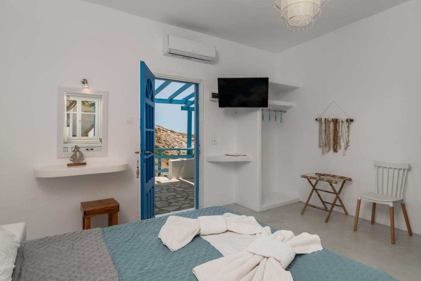 Thalassopetra In Agia Kyriaki * Agia Kiriaki Beach (Milos)